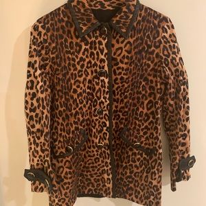 Stunning Animal print/black REVERSIBLE Jones New York coat. Size S/M